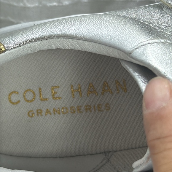 (H) Cole Haan GrandPro Rally Velcro
Sneaker size: Women's 9B - Picture 15 of 16